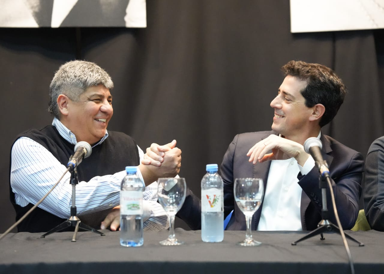 Pablo Moyano con Wado de Pedro, el jueves en el Sindicato de Camioneros.