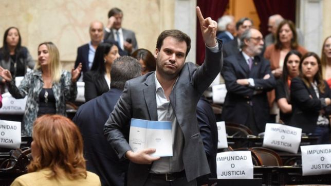 para el jefe del bloque de carrio, lorenzetti es un equilibrista del poder