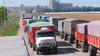 Se calcula que casi 600 mil camiones ya transitaron los accesos a puertos del Gran Rosario durante la cosecha gruesa. Se calcula que casi 600 mil camiones ya transitaron los accesos a puertos del Gran Rosario durante la cosecha gruesa.