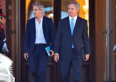 Toto Caputo y Pablo Quirno, el nuevo timón de la diplomacia de Javier Milei.&nbsp;