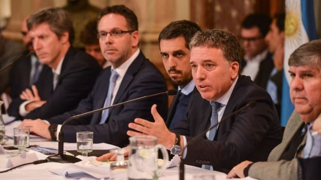 La ruta del acuerdo: el PRO blinda a Dujovne y Caputo para frustrar el show del FdT