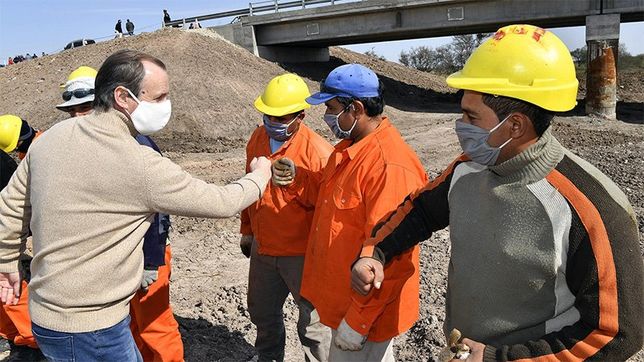 el inoxidable cartel de la construccion que se reparte las obras de entre rios