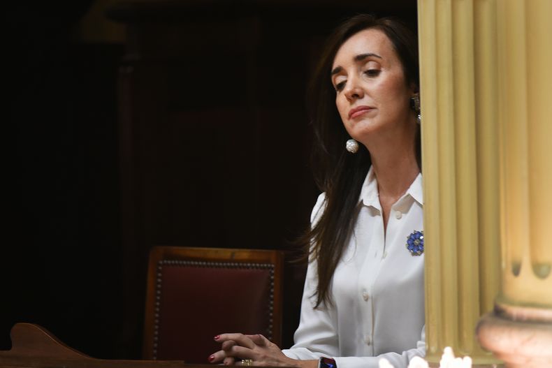 Victoria Villarruel otea el escenario político desde los mangrullos del Senado.