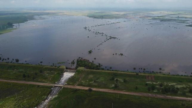 La foto que viralizó el gobierno de Maximiliano Pullaro. Se trata del desarrollo Damfield y la represa del Arroyo Ludueña tras una semana de lluvias en marzo de este año.