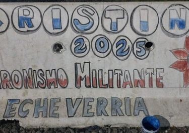 La interna del peronismo, en las paredes del conurbano.