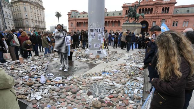 marcha de las piedras: criticas a fernandez por el manejo de la pandemia