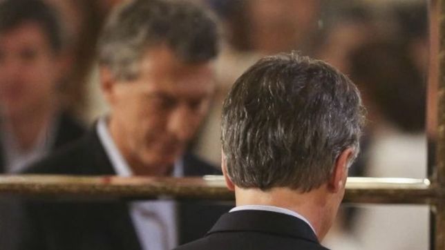 macri capitula: impone un cepo al dolar y plazos para liquidar exportaciones