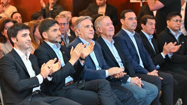 Los seis gobernadores de Provincias junto a Juan Schiaretti