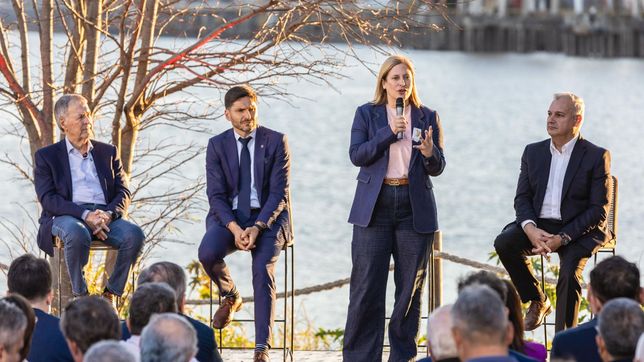 Gisela Scaglia habla en el acto de lanzamiento de su campaña junto a Maximiliano Pullaro, Juan Schiaretti y Pablo Farías.