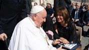 La presidenta de ACDE, Silvia Bulla, con Jorge Bergoglio