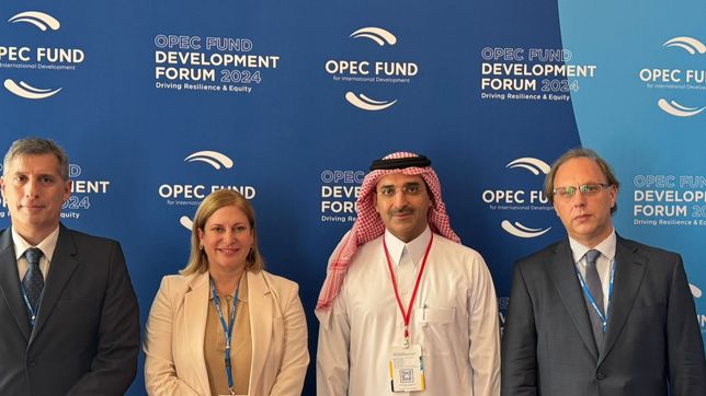 Pablo Olivares, Gisela Scaglia y Gonzalo Saglione con autoridades del Fondo de la OPEP en Viena.