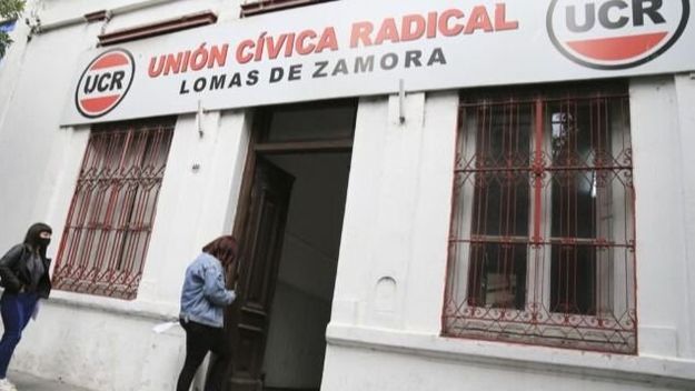 En estado de ebullición, la UCR lomense define su destino