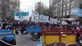 En crisis ocupacional, organizaciones sociales golpean la puerta de Arroyo