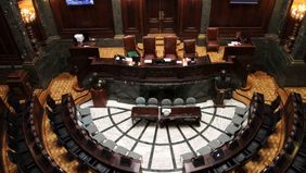 Restricción horaria y servicio esencial en una Legislatura porteña freezada