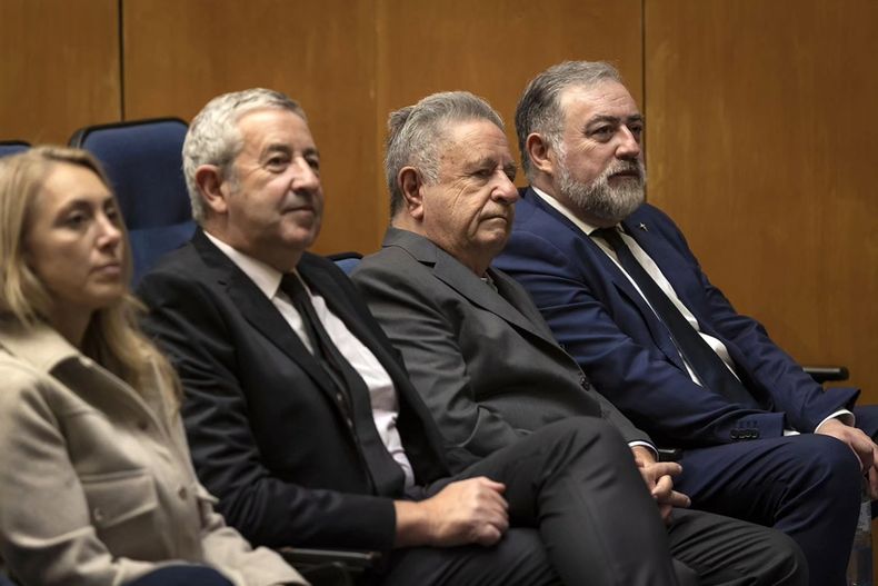 El armador del papa Francisco con Eduardo Duhalde y Julio Cobos