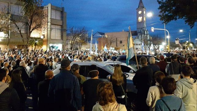 el gobierno junta los platos rotos de una fiesta mal organizada