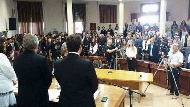 Bahía Blanca: Gay suspendió la apertura de sesiones por una manifestación