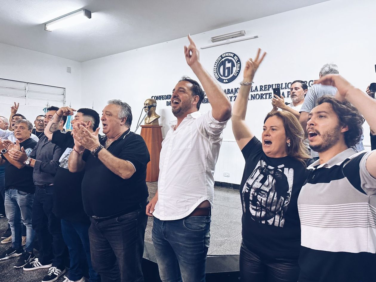 17 de octubre de 2024: Luciano di Nápoli fue a General Pico y se encontró con su colega Fernanda Alonso, el diputado Daniel Lovera (Comercio), Dardo Loza (CGT-Zona Norte) y Gustavo Montenegro (UTEDYC).