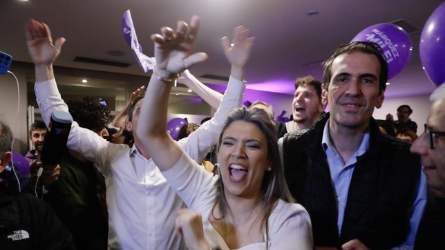 Nadia Márquez celebra en Neuquén. Junto con Pablo Cervi ocuparán dos bancas en el Senado a partir de diciembre. 