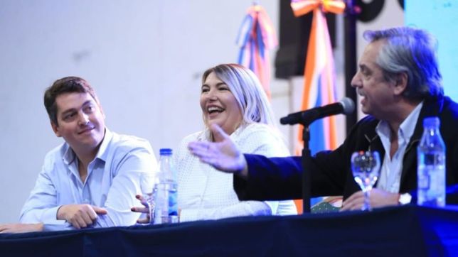 cfk medio en la interna y mando, via alberto, su apoyo a bertone