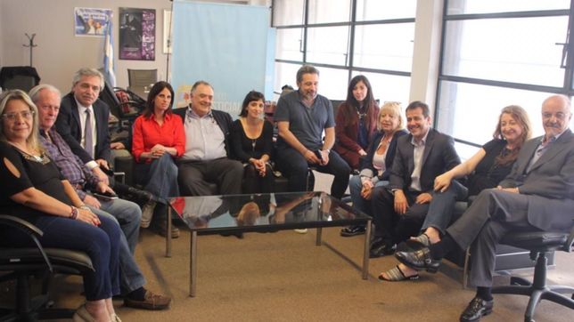 foto de unidad en el pj porteno: brazos abiertos para todos