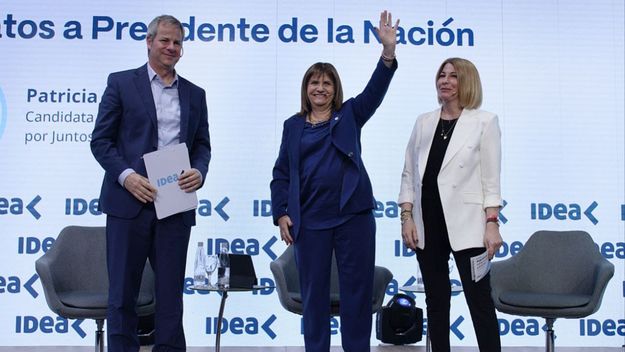 Furia en las alturas: Bullrich plantó a un grupo de ceos en el rooftop que había usado Milei