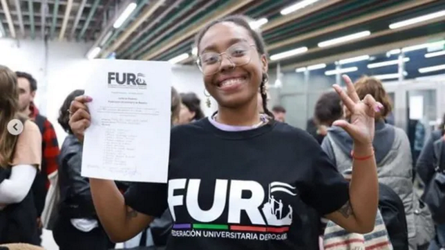 Flor del Alba Cruz, presidente de la Federación Universitaria Rosario.