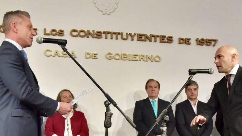Federico Massoni al prestar juramento como Ministro de Seguridad de Chubut durante la gestión de Mariano Arcioni.