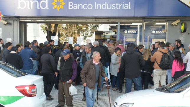 bancos abriran sabado y domingo para el pago de jubilaciones y auh