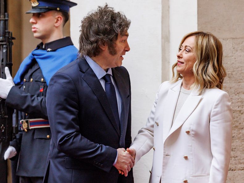Javier Milei y Giorgia Meloni en Roma el 12 de febrero de 2024. Foto: NA.