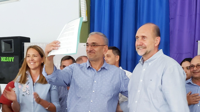 El senador Alcides Calvo con el exgobernador Omar Perotti. Banca la reelección de Maximiliano Pullaro.