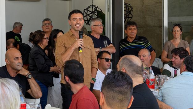 Rodrigo de Loredo habla ante los referentes de su espacio en la UCR Córdoba