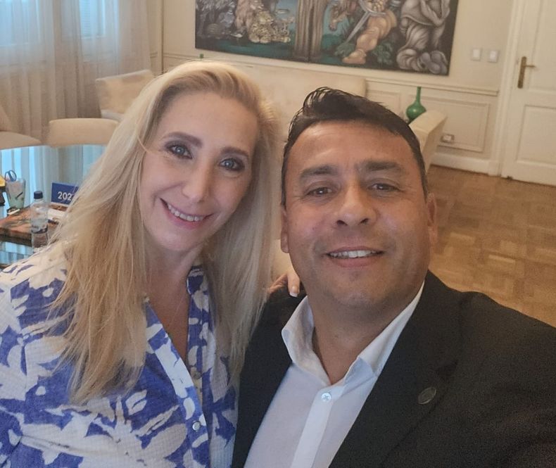Andres Laumann (que fue candidato a intendente de Paraná y tributa al dúo de diputados Fleitas - Todoni)&nbsp;y Karina Milei en un encuentro en Casa Rosada en marzo de este año. El dirigente trajo instrucciones de constituir como partido La Libertad Avanza en Entre Ríos.