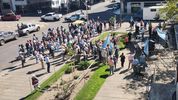 fallida protesta contra axel kicillof: 100 manifestantes contra la suba de impuesto