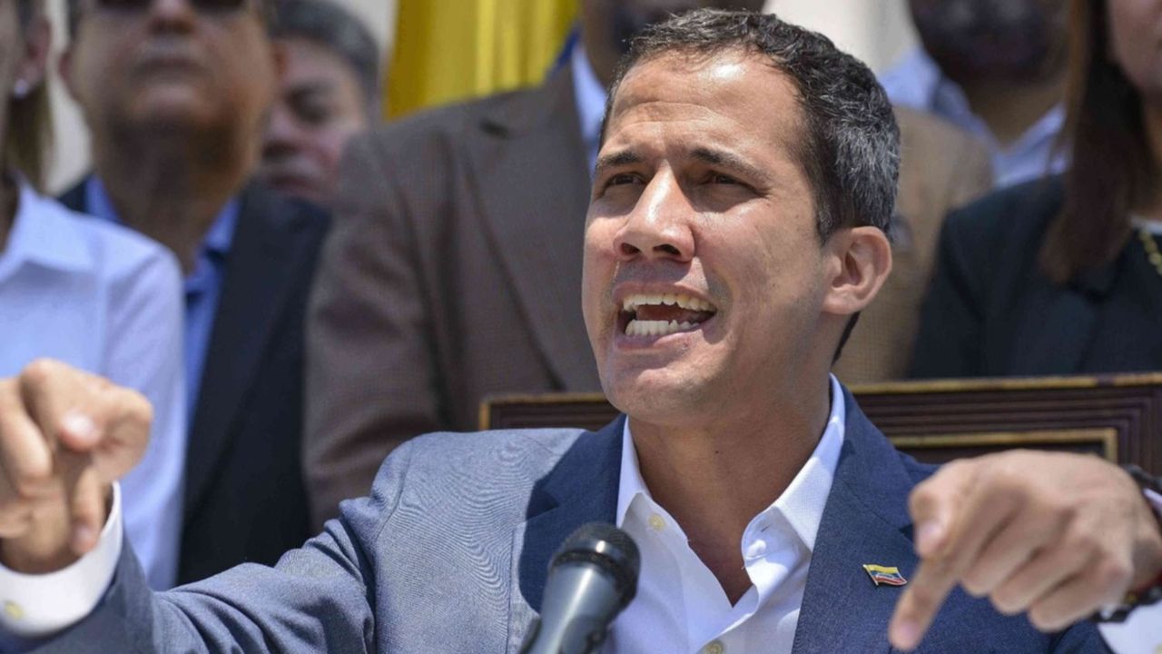 Guaidó denunció que un grupo chavista disparó contra su auto