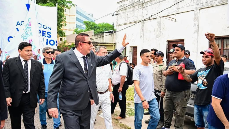 José Olmedo de recorrida por la ciudad de Formosa, junto al intendente Jorge Jofré.