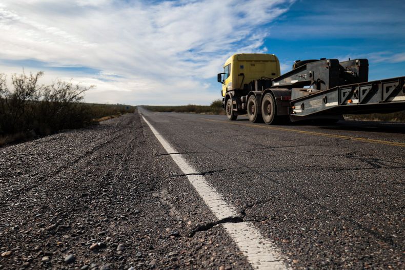 Alberto Weretilneck llevó a Vialidad el listado de las rutas que Río Negro necesita: las obras, una por una