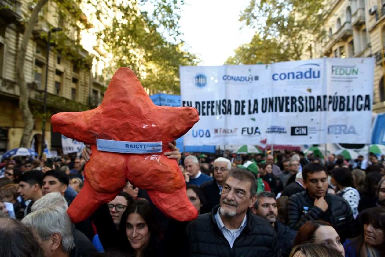 Las universidades vuelven a la calle con una marcha que une a todo el arco opositor contra el Gobierno