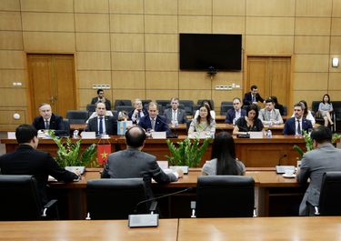 Cuchillo y tenedor para el dragón asiático