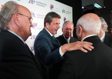 A media máquina: la UIA alerta por la falta de insumos y la caída del consumo