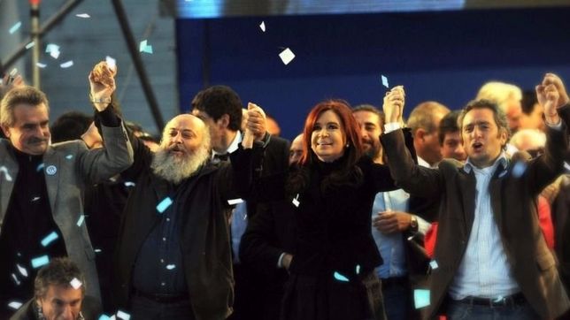 persico: ?cristina no esta conduciendo, esta a tres mil y pico de kilometros?