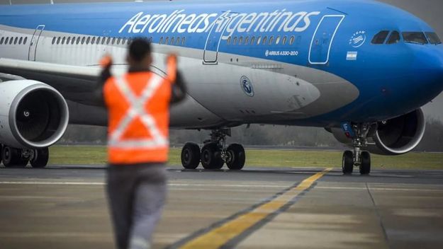 Javier Milei busca reconfigurar el sistema laboral en Aerolíneas Argentinas