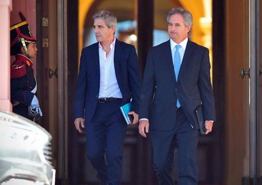 Toto Caputo y Pablo Quirno, secretario de Finanzas.