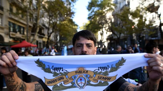Las universidades vuelven a la calle con una marcha que une a todo el arco opositor contra el Gobierno