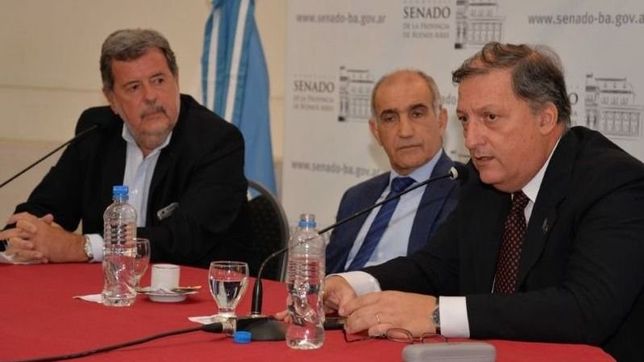 el radicalismo bonaerense mueve fichas en el unico bastion de poder que tiene