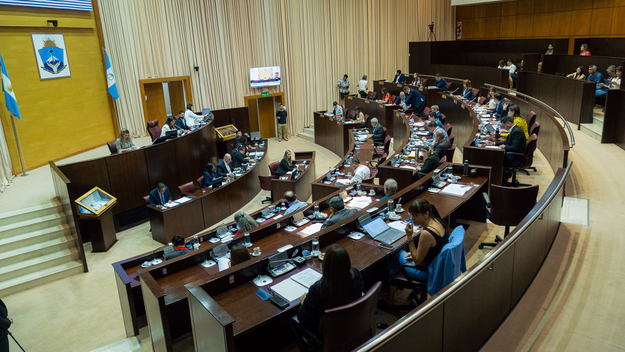 La Legislatura de Neuquén aprobó por mayoría el presupuesto 2024 de Rolando Figueroa.