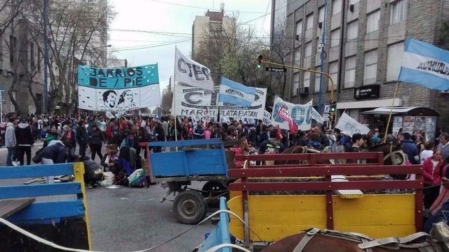en crisis ocupacional, organizaciones sociales golpean la puerta de arroyo