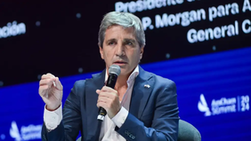 El ministro de Economía, Luis Toto Caputo, vuelve a sentir la presión del dólar, mientras los mercados mantienen el entusiasmo.  El ministro de Economía, Luis Toto Caputo, vuelve a sentir la presión del dólar, mientras los mercados mantienen el entusiasmo.