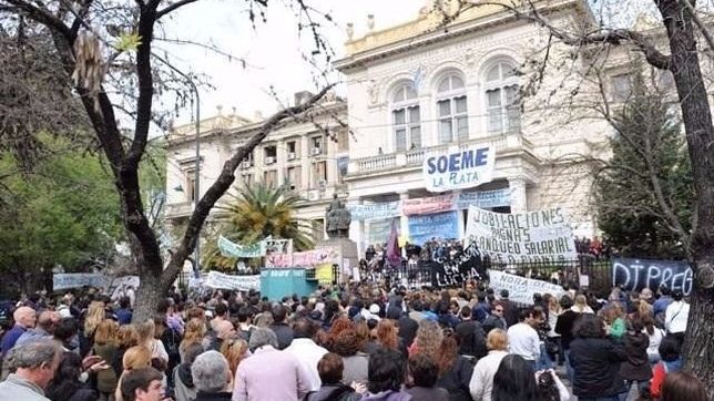 soeme llama ?reaccionario? a finocchiaro y profundiza las medidas de fuerza