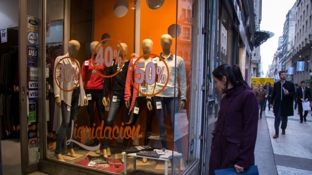 el consumo masivo terminara el ano con una caida de 1,2%